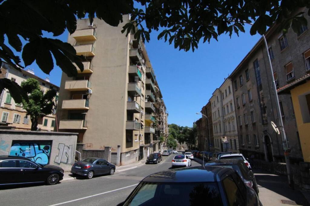 Fast Friend - Cozy Apartment In The Center With Private Garage Rijeka Buitenkant foto