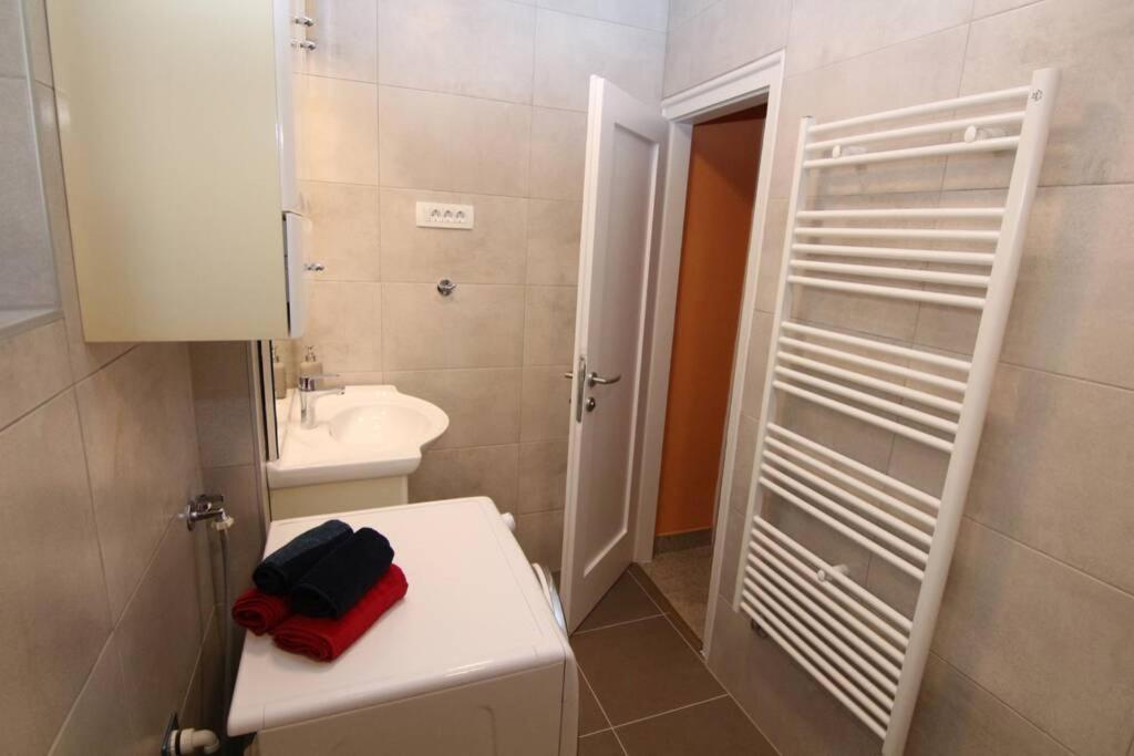 Fast Friend - Cozy Apartment In The Center With Private Garage Rijeka Buitenkant foto