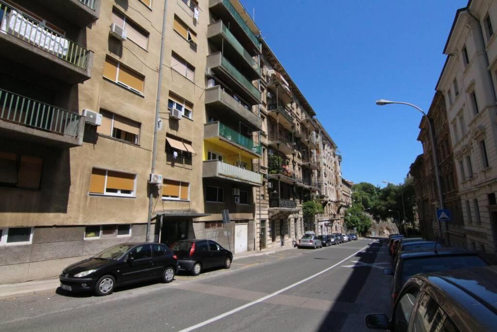 Fast Friend - Cozy Apartment In The Center With Private Garage Rijeka Buitenkant foto