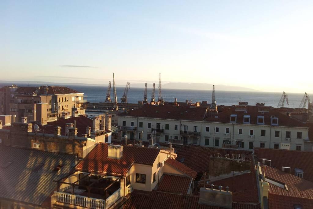 Fast Friend - Cozy Apartment In The Center With Private Garage Rijeka Buitenkant foto